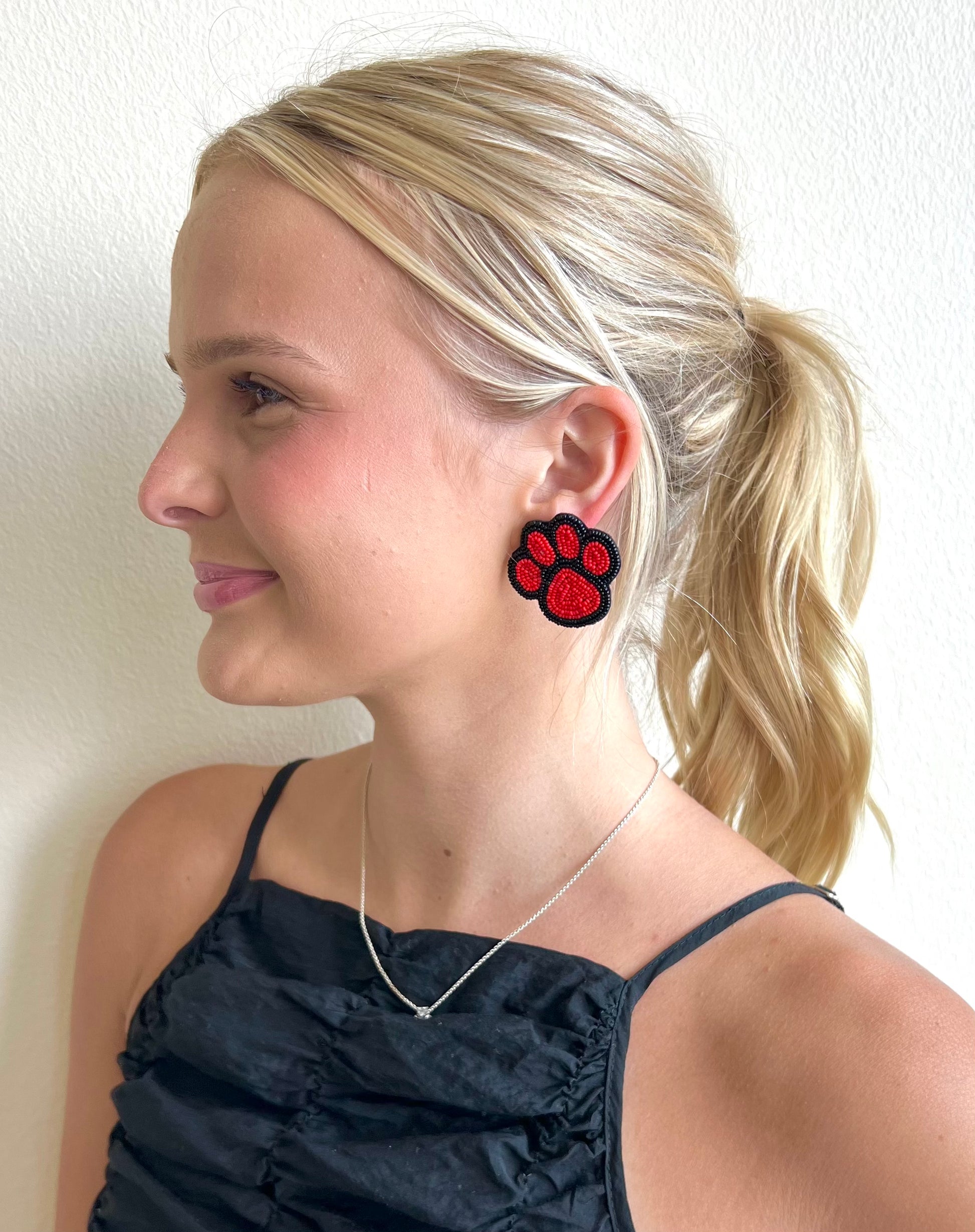 georgia bulldogs beaded earrings game day paw print red and black earrings