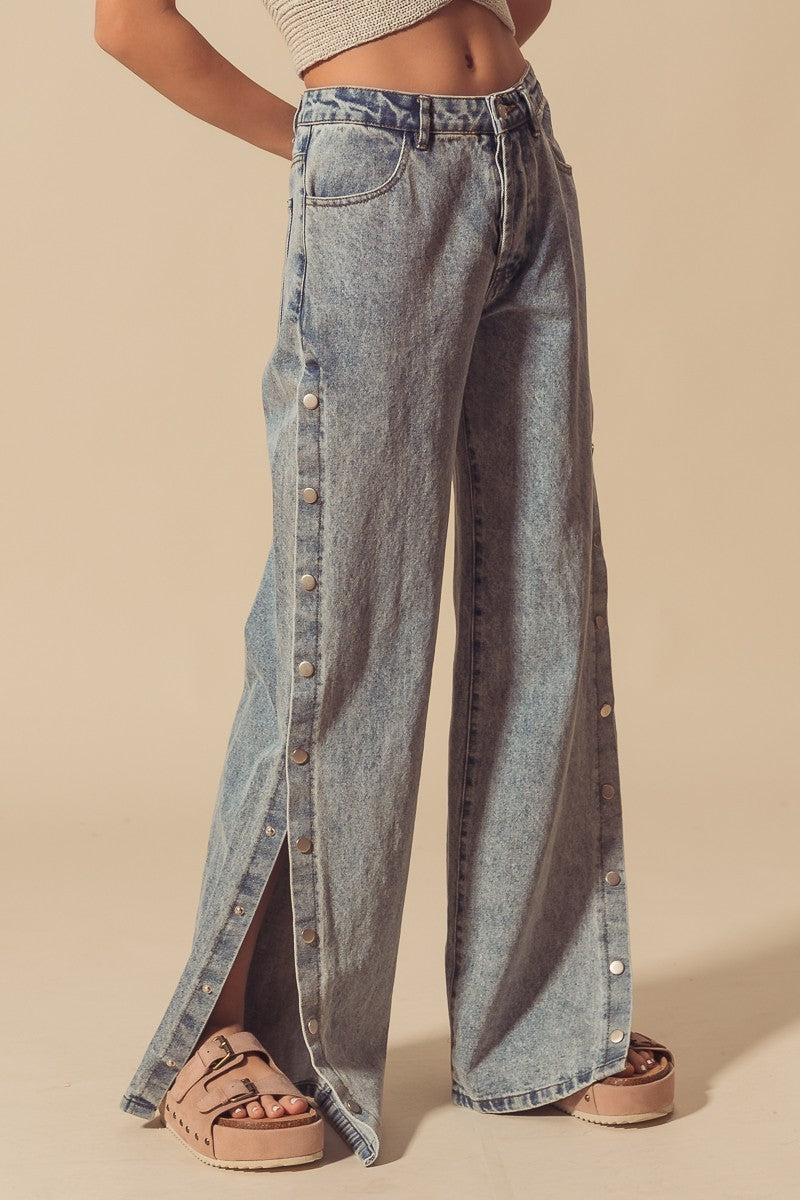 On Trend Button Leg Jeans